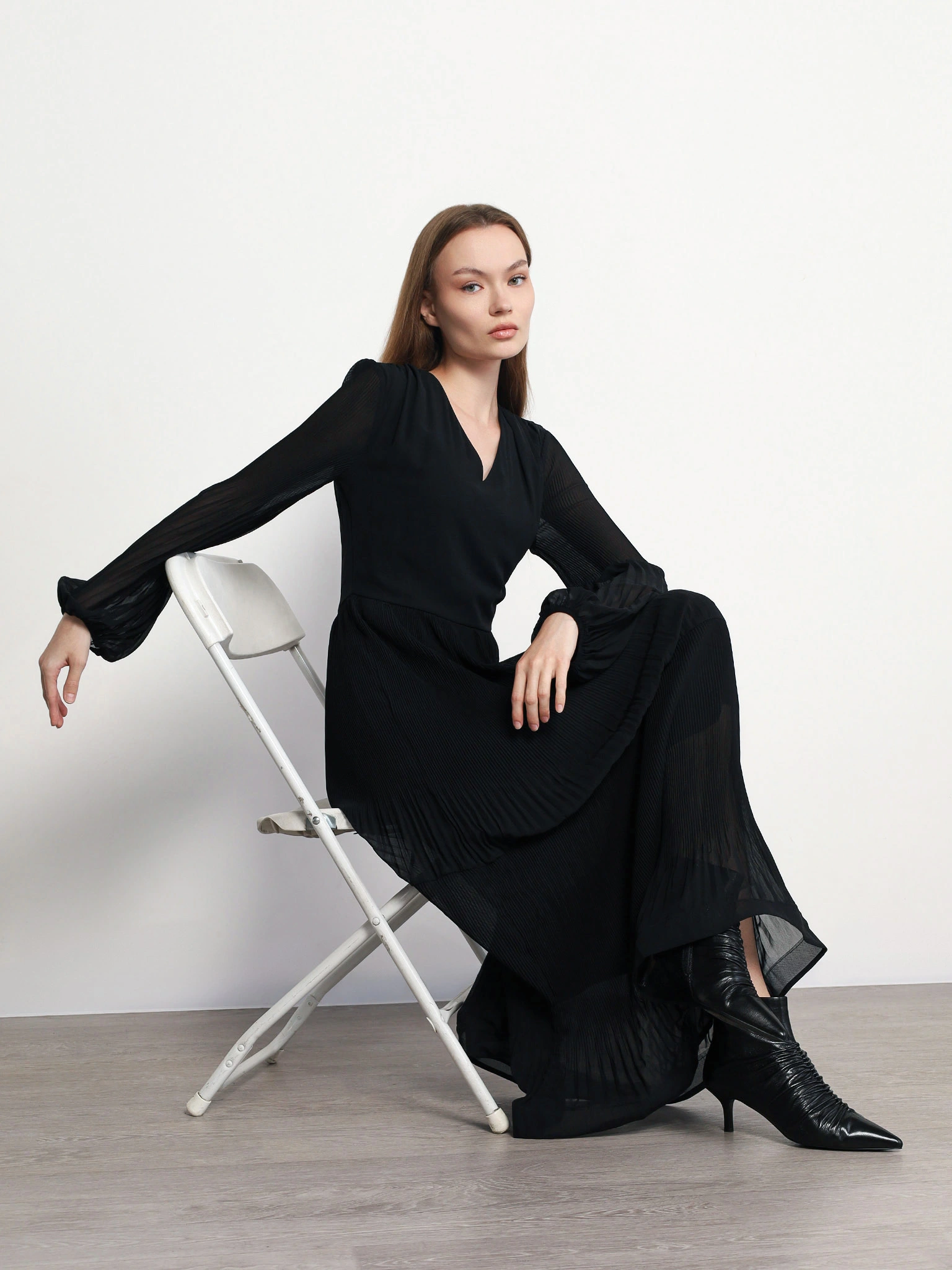 Платье плиссированное с отрезной линией талии